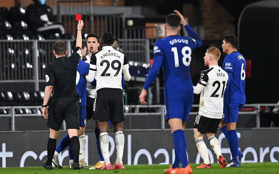 泪目！足协杯冠军奖杯被带回工体，放在已故球迷杨雪的座位旁