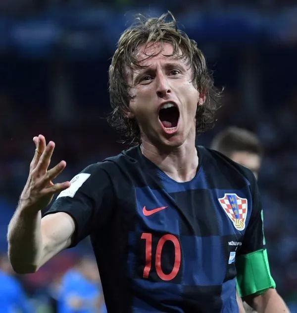 本泽马：皇马需要姆巴佩在关键时刻挺身而出，他得和队友谈谈