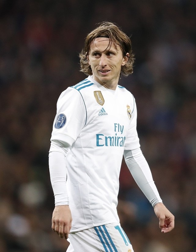 约罗：姆伯莫也会说法语，现在我们的团队就像一个大家庭